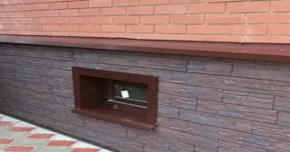 Облицовка цоколя панелями под камень в Спасске-Дальнем в октябре