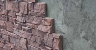 Качественная отделка цоколя фундамента снаружи в Спасске-Дальнем в октябре