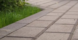Профессиональная укладка тротуарных дорожек в Спасске-Дальнем в октябре
